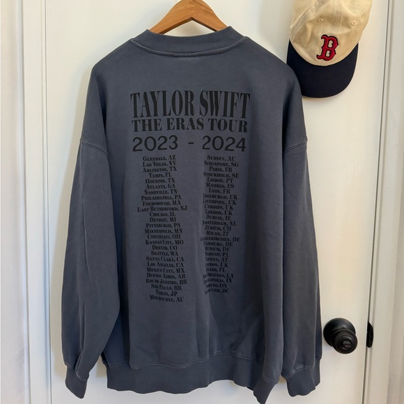 Taylor Swift Eras Tour Crewneck size XLarge - Picture 2 of 8